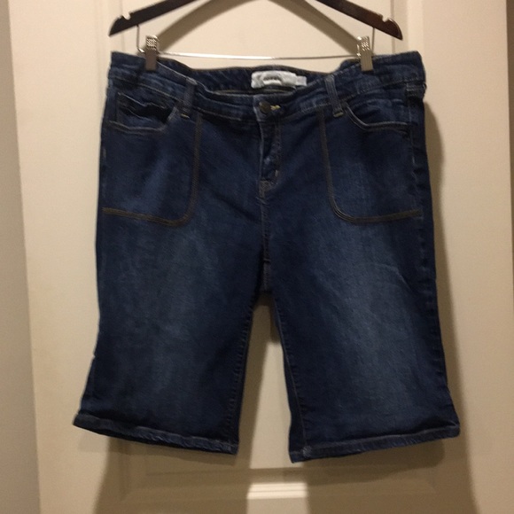 Torrid womens shorts Denim Longline stonewash pockets detail stitching size 16 - Picture 1 of 10